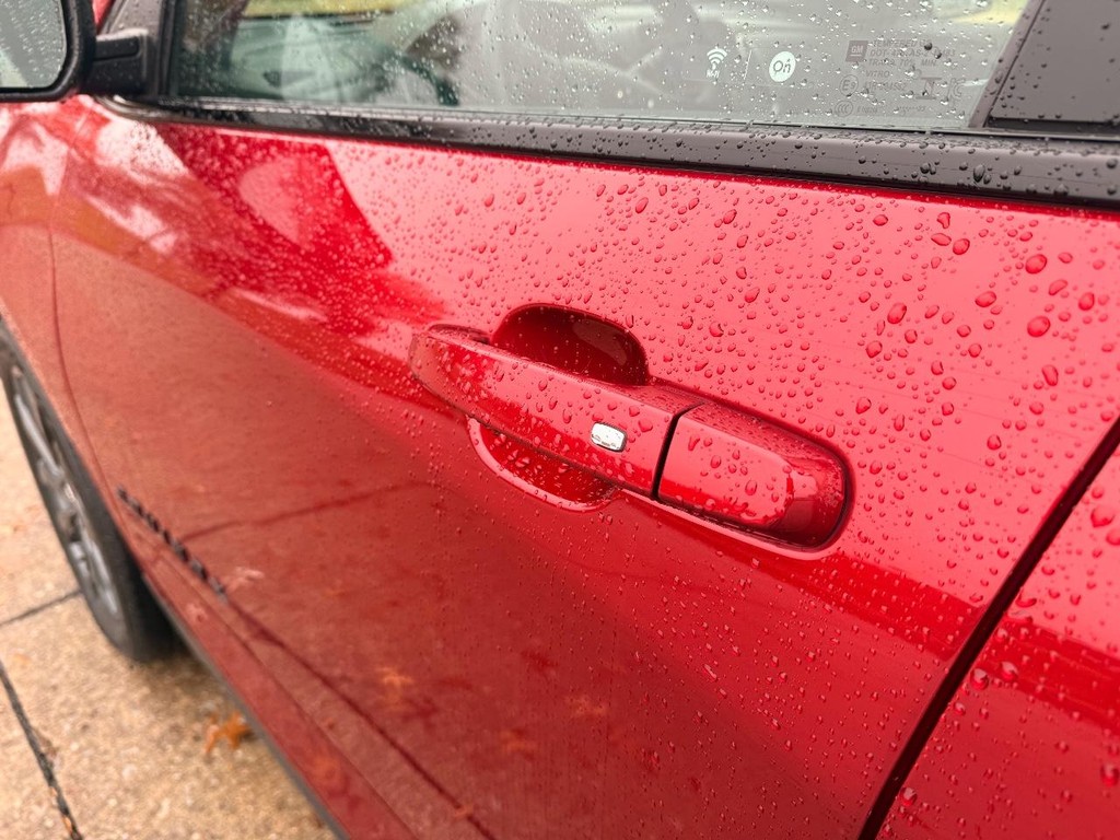 Chevrolet Equinox Vehicle Full-screen Gallery Image 16