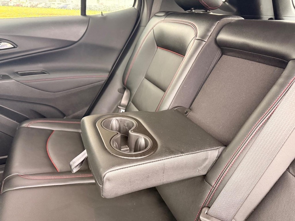 Chevrolet Equinox Vehicle Full-screen Gallery Image 17