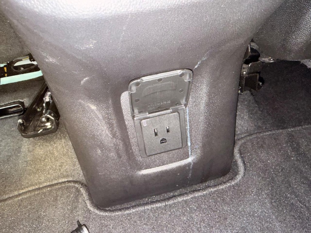 Chevrolet Equinox Vehicle Full-screen Gallery Image 20