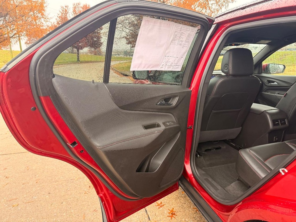 Chevrolet Equinox Vehicle Full-screen Gallery Image 21