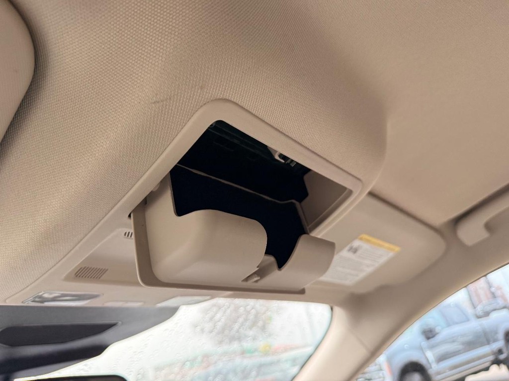 Ford Escape Vehicle Full-screen Gallery Image 03