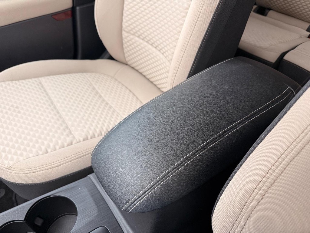 Ford Escape Vehicle Full-screen Gallery Image 04