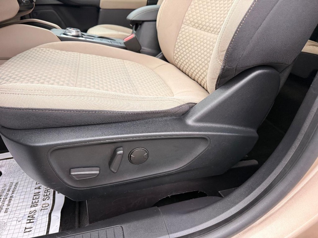 Ford Escape Vehicle Full-screen Gallery Image 14