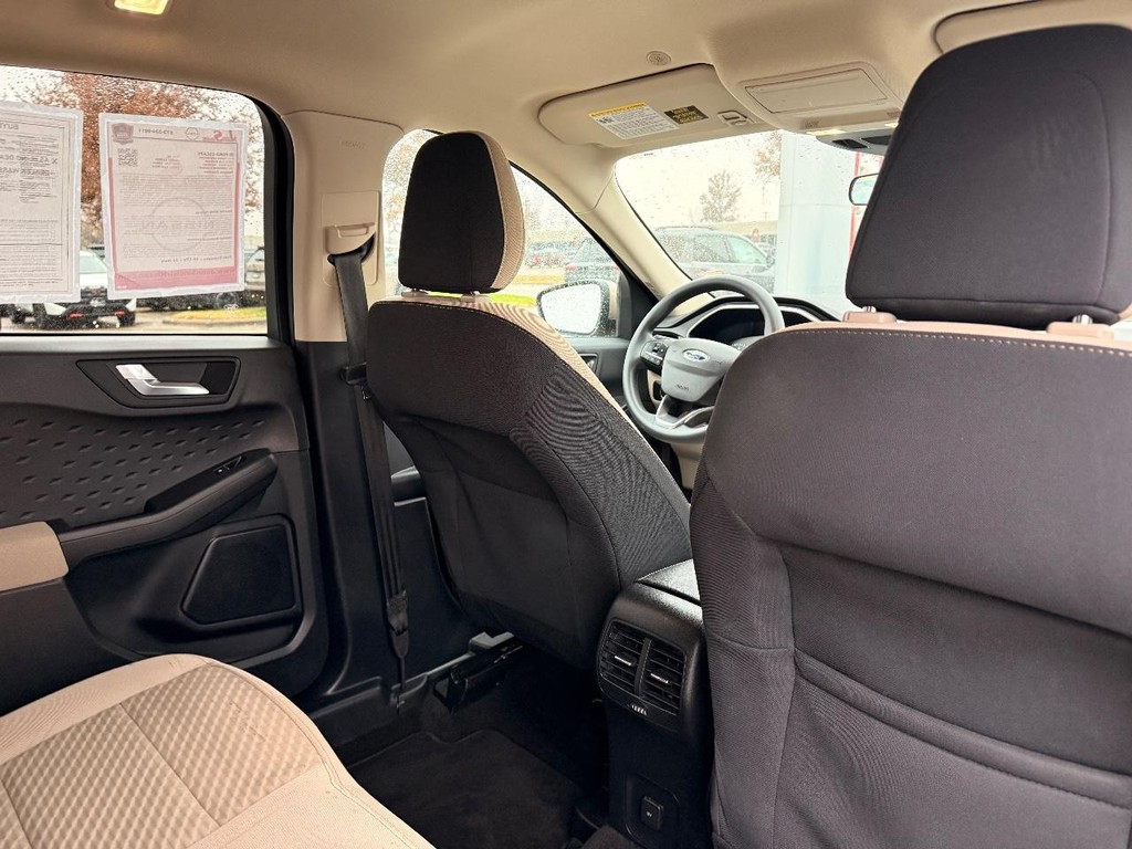 Ford Escape Vehicle Full-screen Gallery Image 19