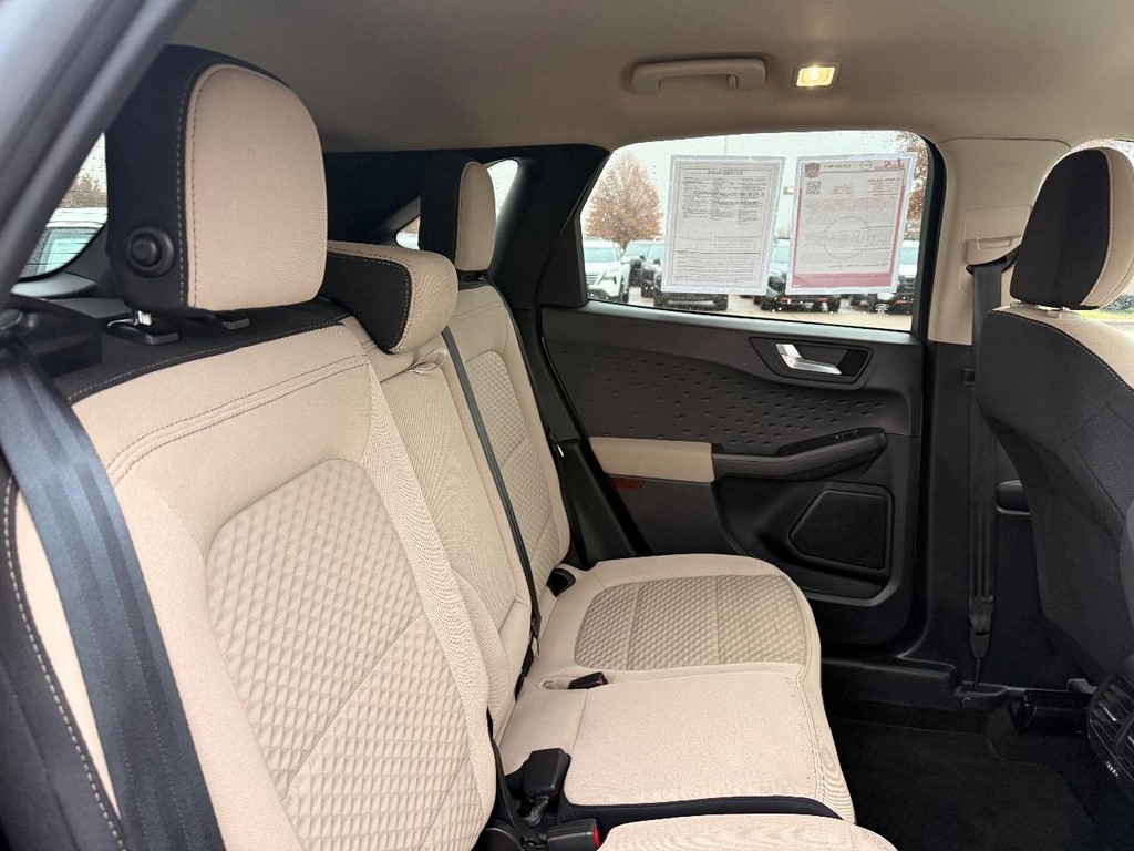 Ford Escape Vehicle Full-screen Gallery Image 20