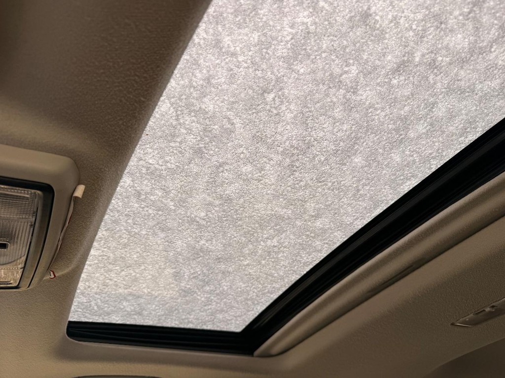 Toyota 4Runner Vehicle Full-screen Gallery Image 02