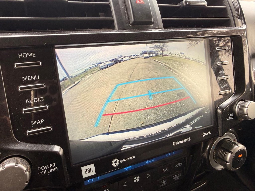 Toyota 4Runner Vehicle Full-screen Gallery Image 03