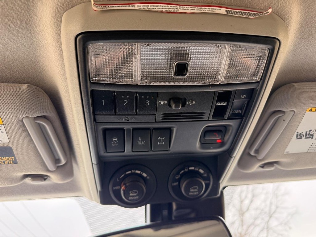 Toyota 4Runner Vehicle Full-screen Gallery Image 04