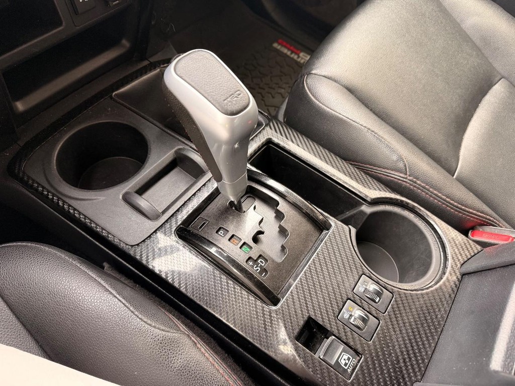 Toyota 4Runner Vehicle Full-screen Gallery Image 07