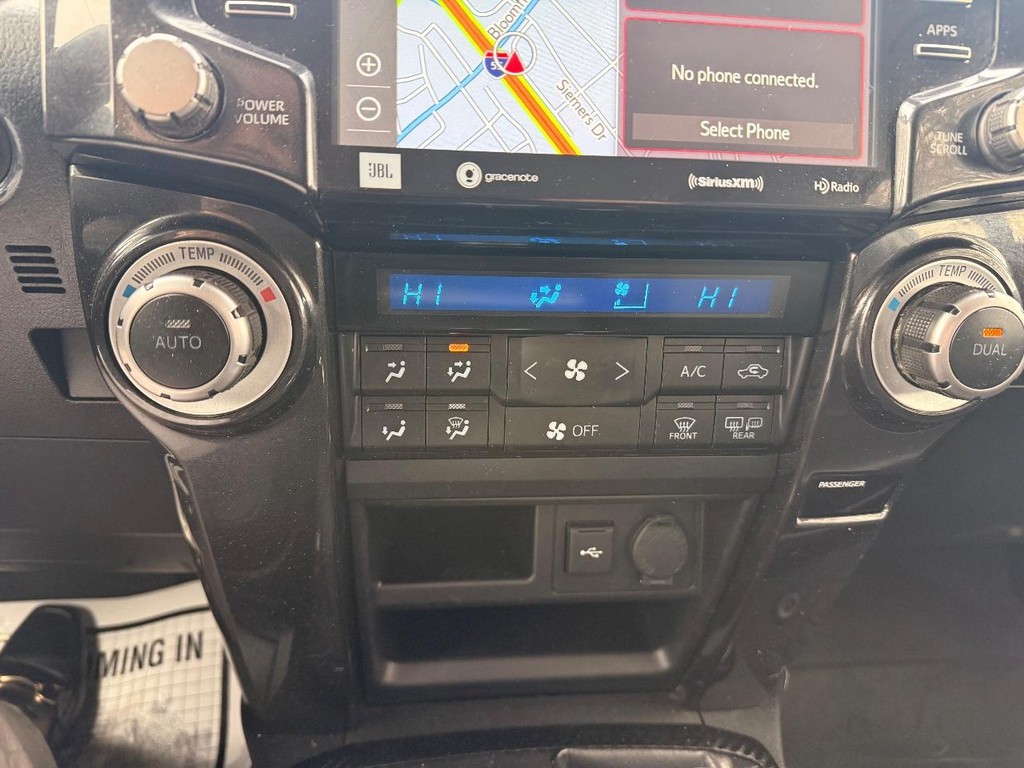 Toyota 4Runner Vehicle Full-screen Gallery Image 08