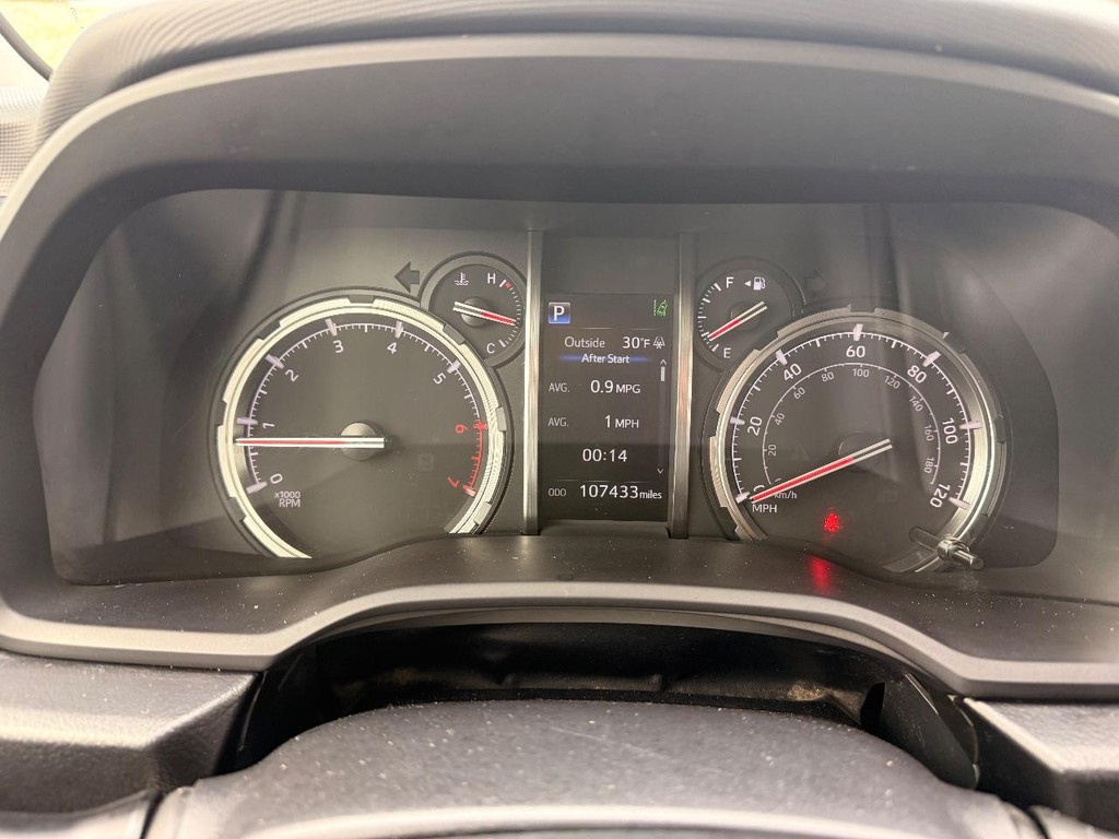 Toyota 4Runner Vehicle Full-screen Gallery Image 10