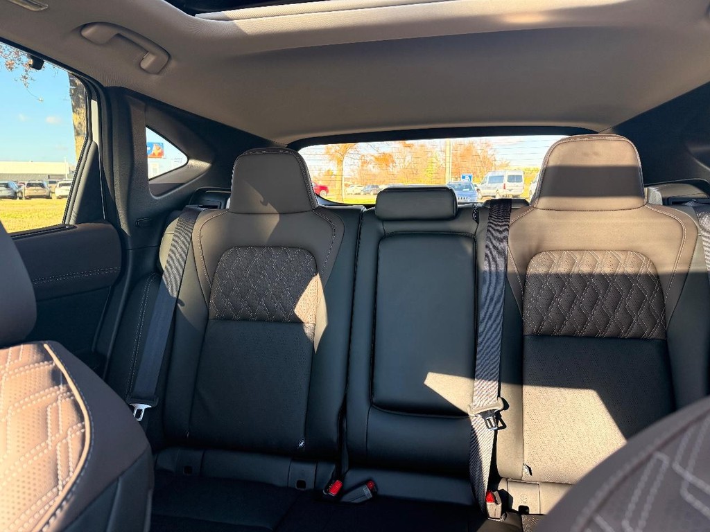 Nissan Murano Vehicle Full-screen Gallery Image 05