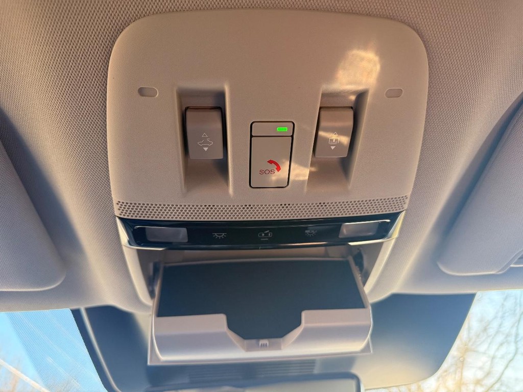 Nissan Murano Vehicle Full-screen Gallery Image 07