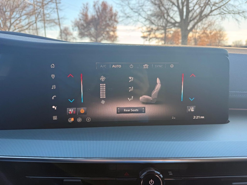 Nissan Murano Vehicle Full-screen Gallery Image 13