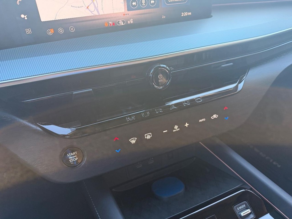 Nissan Murano Vehicle Full-screen Gallery Image 19