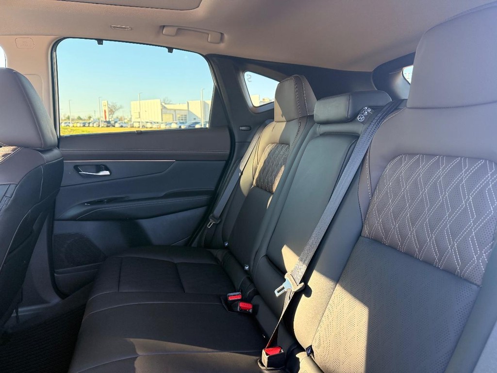 Nissan Murano Vehicle Full-screen Gallery Image 32