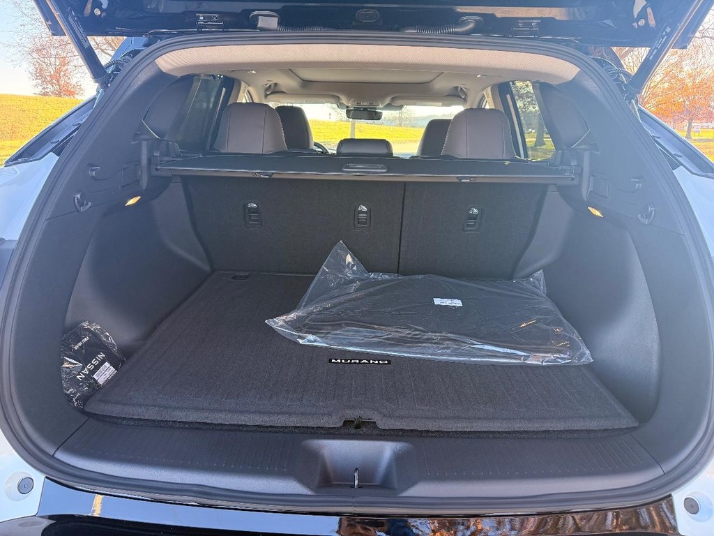 Nissan Murano Vehicle Full-screen Gallery Image 34