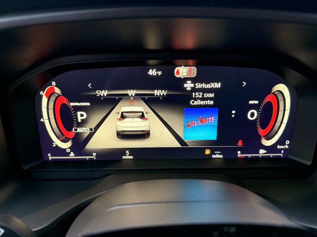 Nissan Rogue Vehicle Full-screen Gallery Image 15