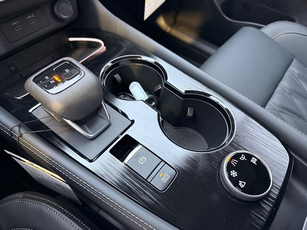 Nissan Rogue Vehicle Full-screen Gallery Image 18