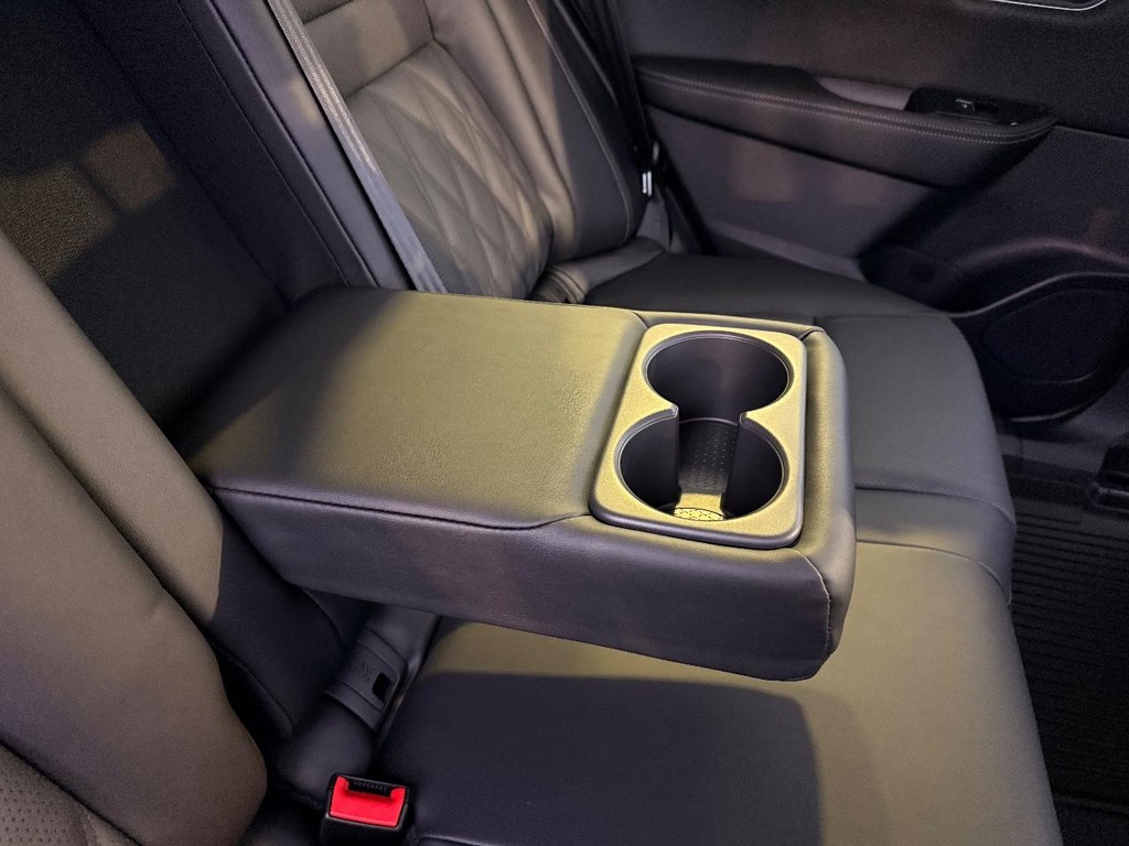 Nissan Rogue Vehicle Full-screen Gallery Image 25