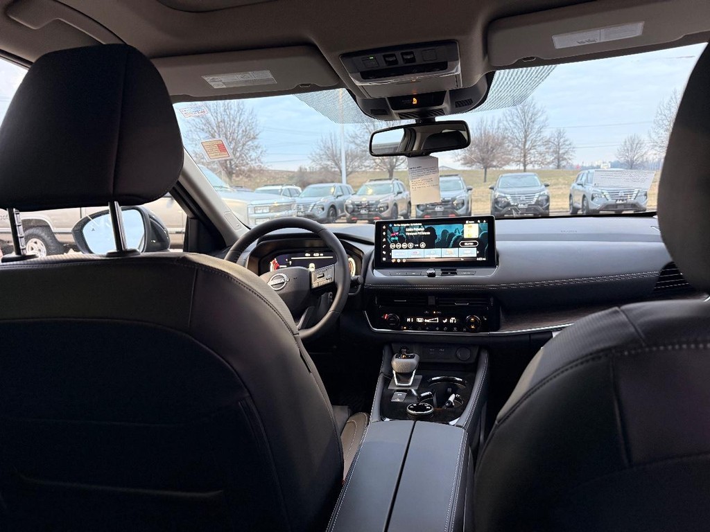 Nissan Rogue Vehicle Full-screen Gallery Image 29