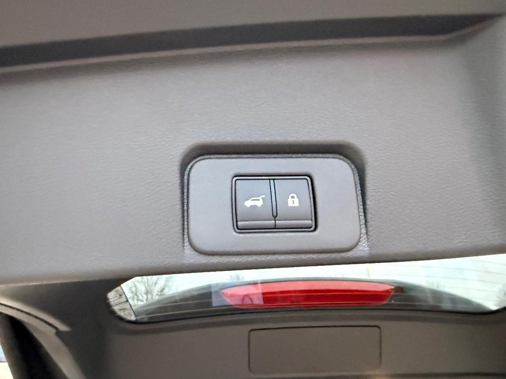 Nissan Rogue Vehicle Full-screen Gallery Image 30