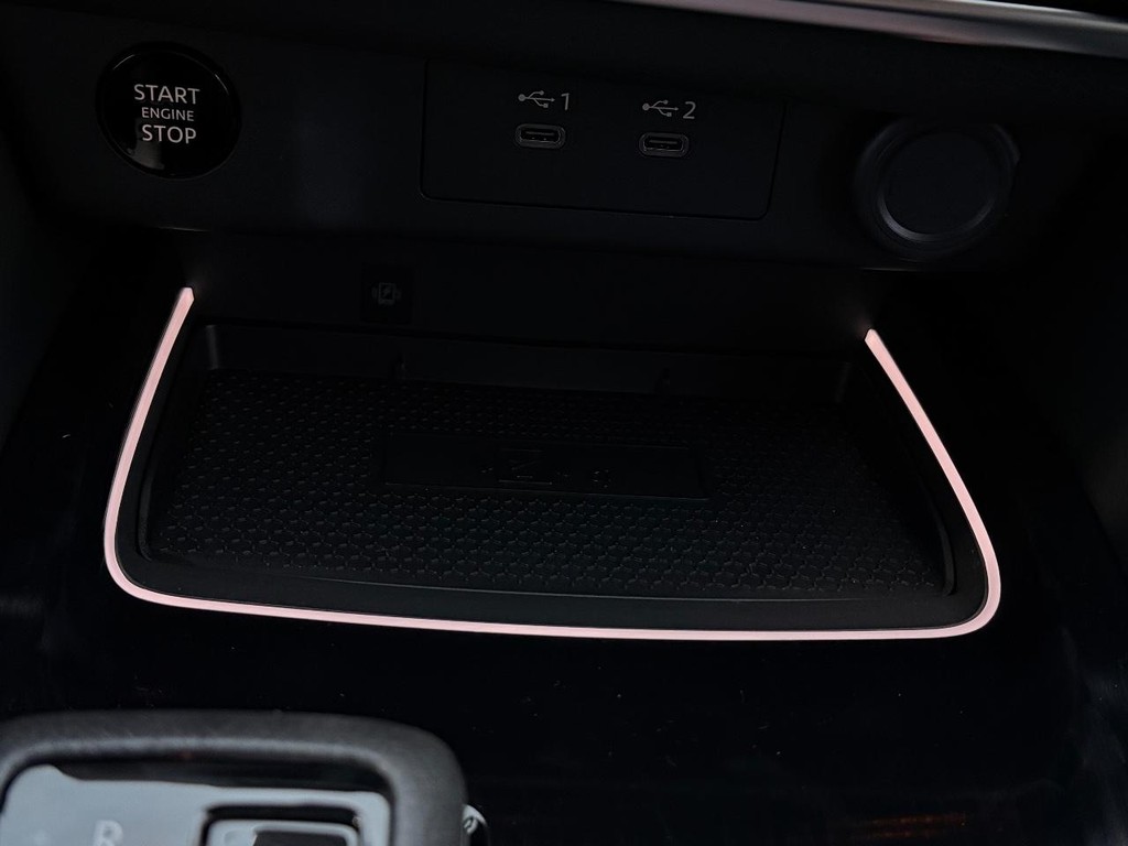 Nissan Rogue Vehicle Full-screen Gallery Image 33