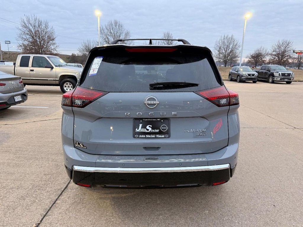 Nissan Rogue Vehicle Full-screen Gallery Image 37