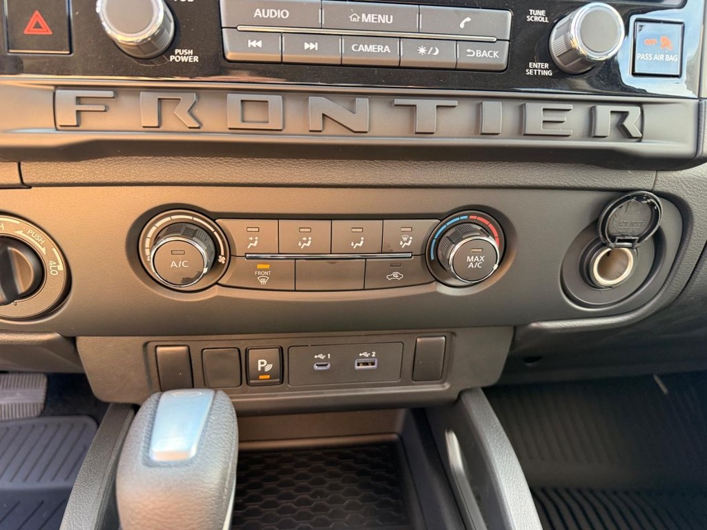 Nissan Frontier Vehicle Full-screen Gallery Image 10