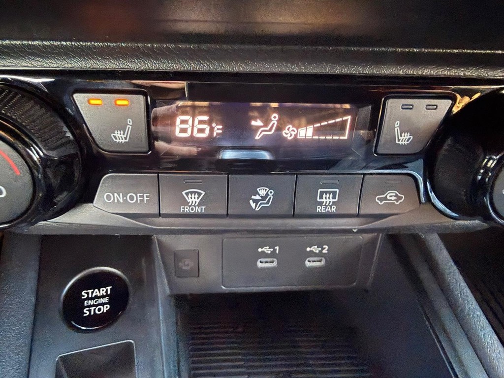 Nissan Kicks Vehicle Full-screen Gallery Image 03