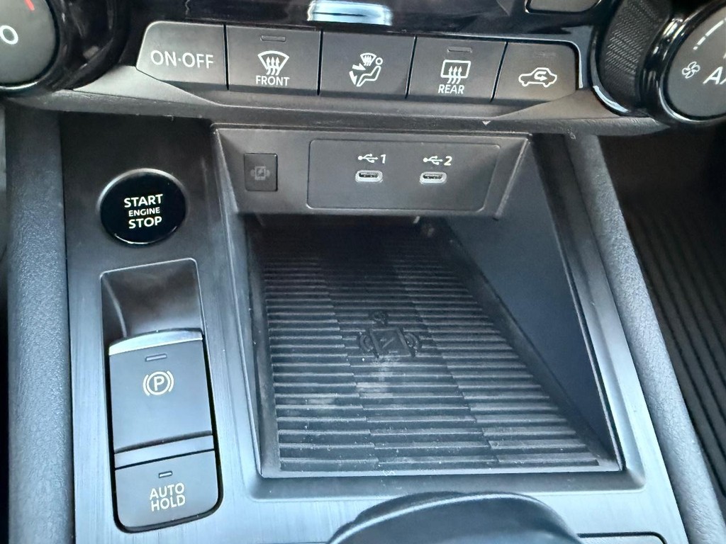 Nissan Kicks Vehicle Full-screen Gallery Image 07