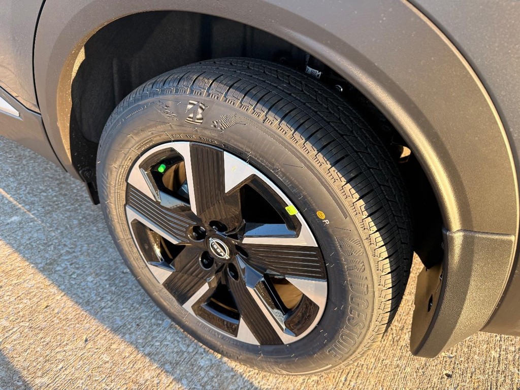 Nissan Kicks Vehicle Full-screen Gallery Image 20