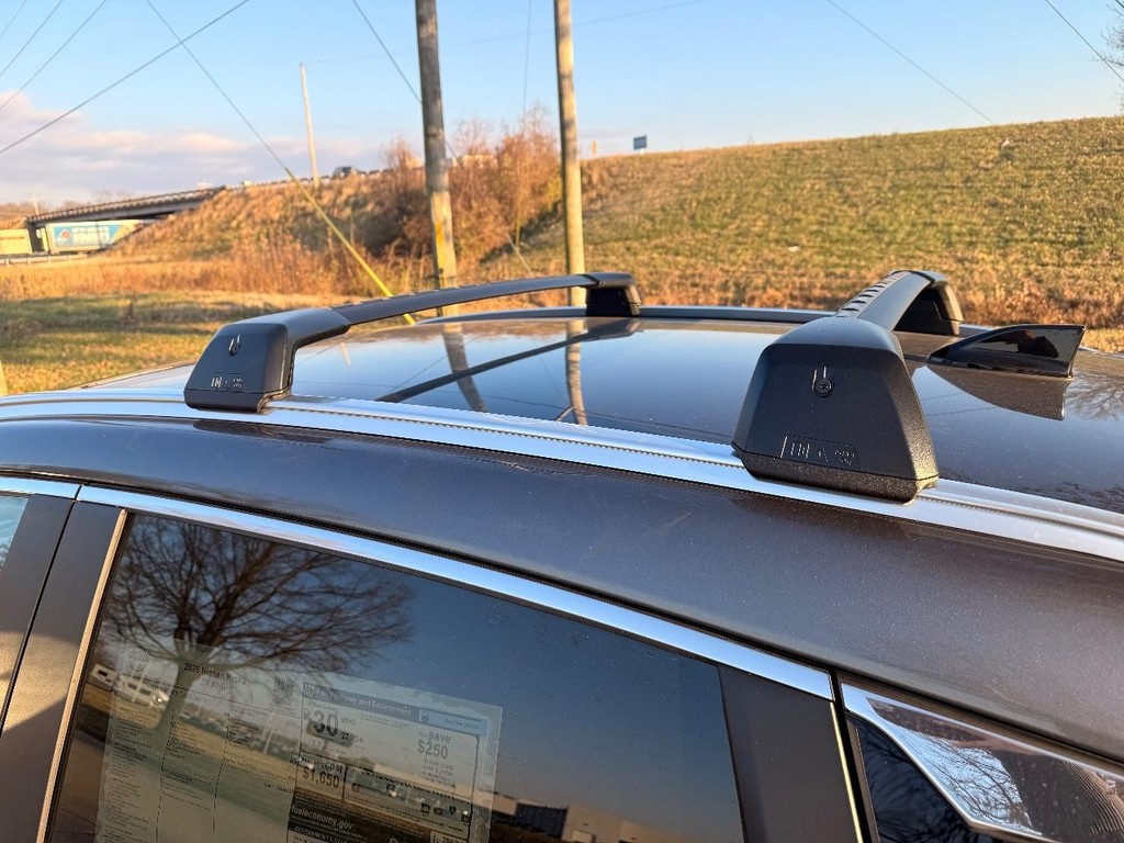 Nissan Kicks Vehicle Full-screen Gallery Image 21