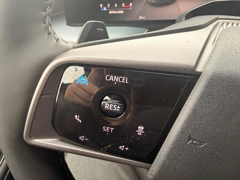 Nissan Murano Vehicle Full-screen Gallery Image 05