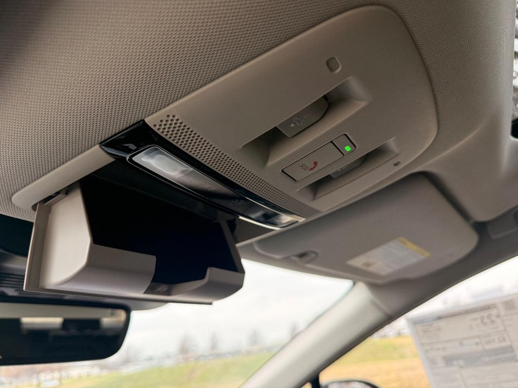 Nissan Murano Vehicle Full-screen Gallery Image 07