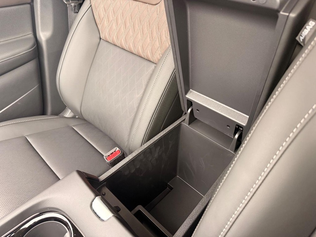 Nissan Murano Vehicle Full-screen Gallery Image 08