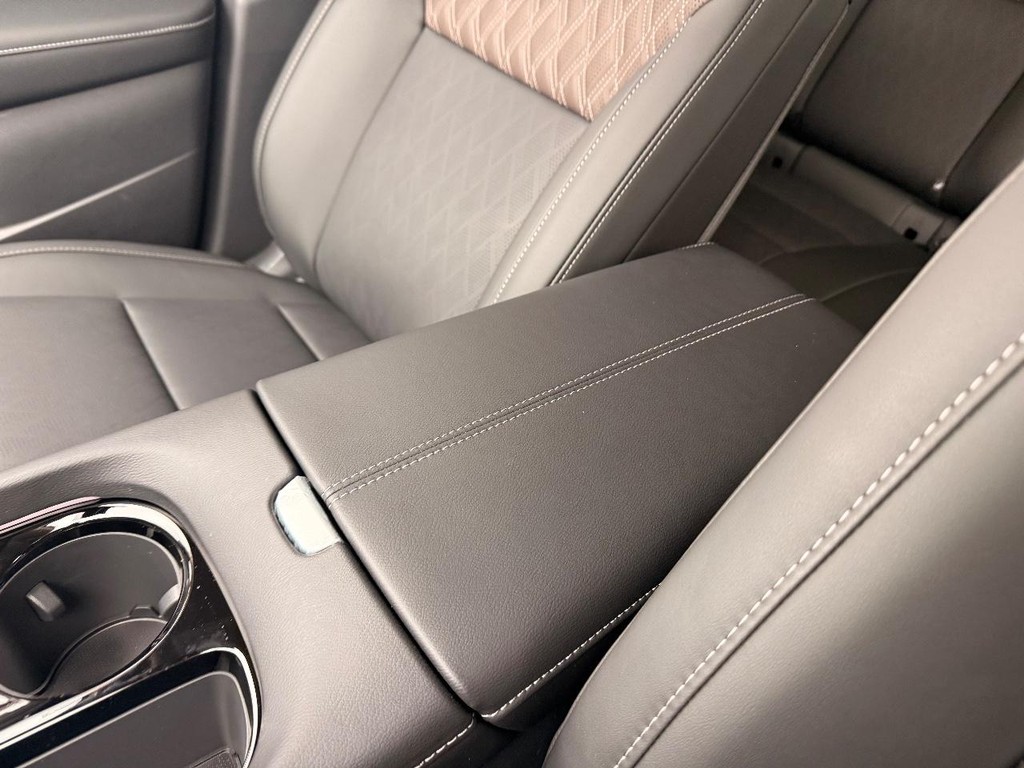 Nissan Murano Vehicle Full-screen Gallery Image 11