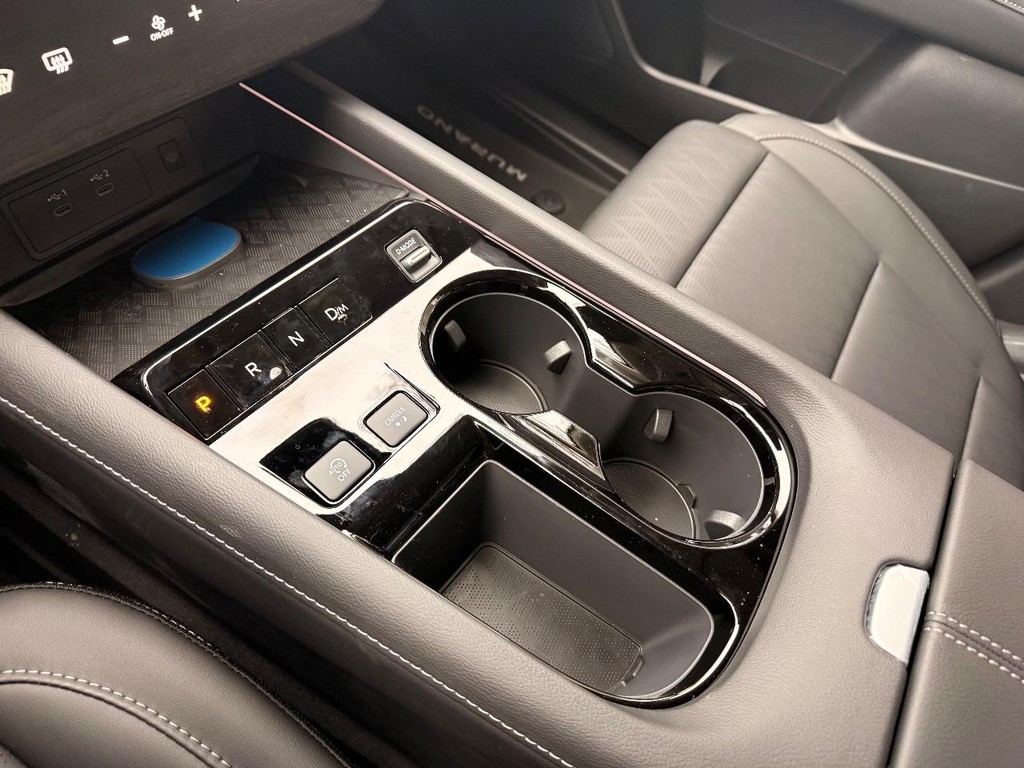 Nissan Murano Vehicle Full-screen Gallery Image 12