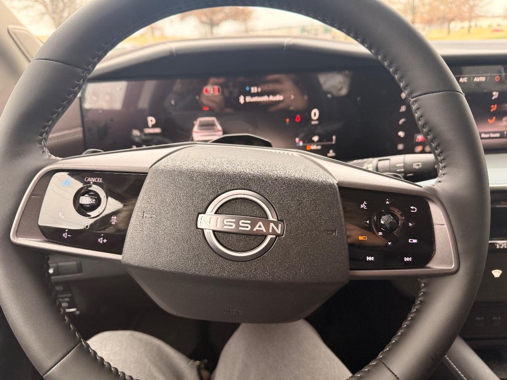 Nissan Murano Vehicle Full-screen Gallery Image 16