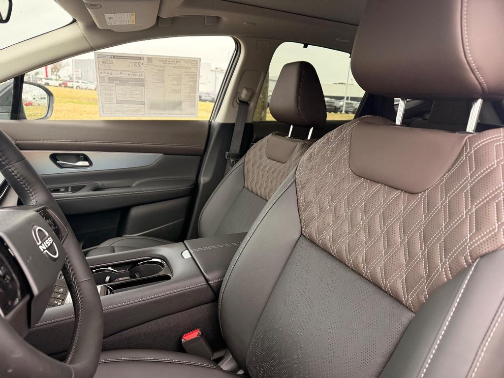 Nissan Murano Vehicle Full-screen Gallery Image 17