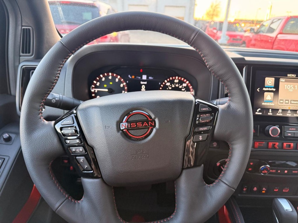 Nissan Frontier Vehicle Full-screen Gallery Image 11