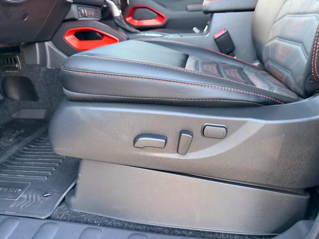 Nissan Frontier Vehicle Full-screen Gallery Image 15