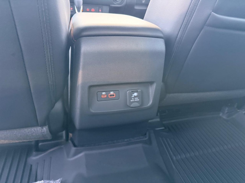 Nissan Frontier Vehicle Full-screen Gallery Image 20