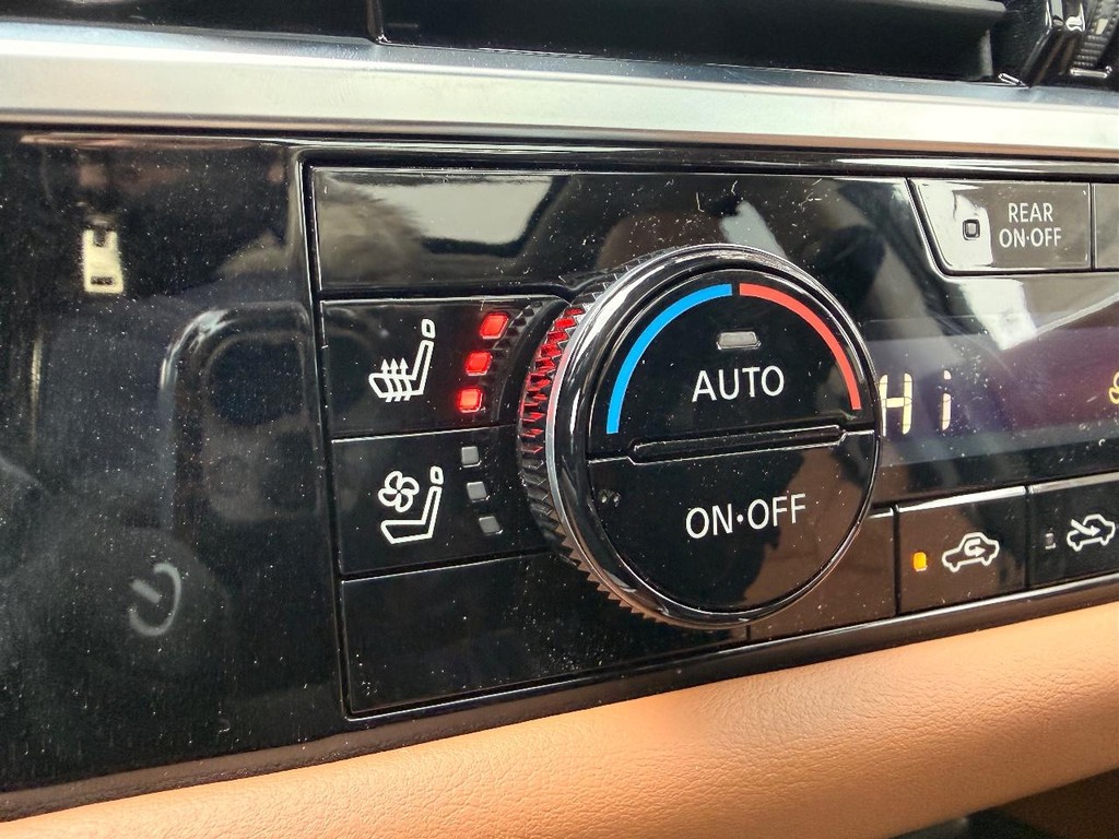 Nissan Pathfinder Vehicle Full-screen Gallery Image 05