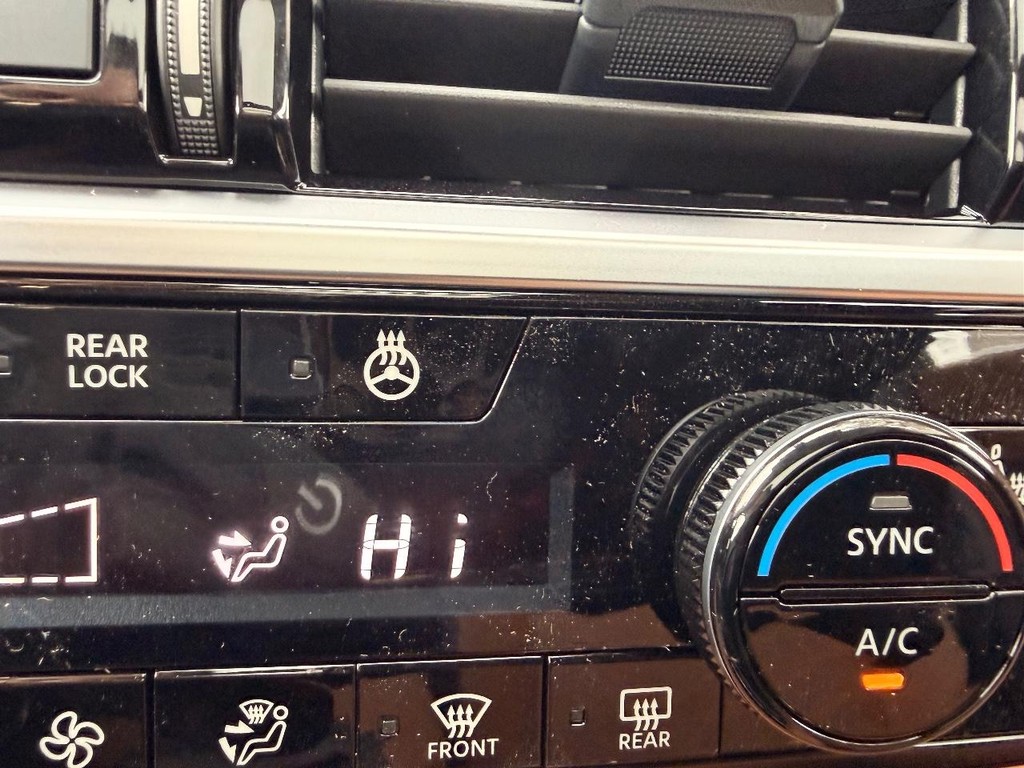 Nissan Pathfinder Vehicle Full-screen Gallery Image 06