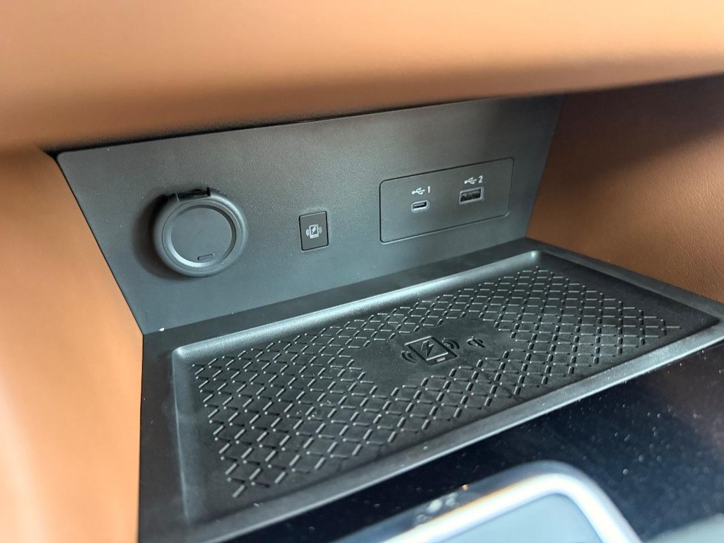 Nissan Pathfinder Vehicle Full-screen Gallery Image 10