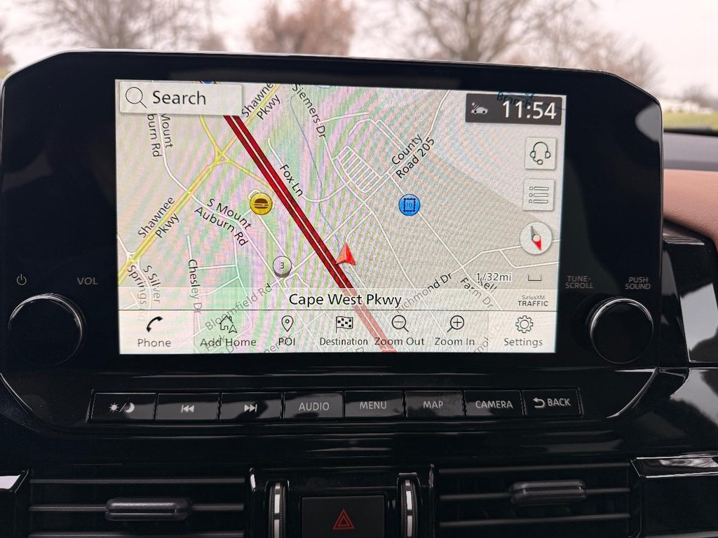 Nissan Pathfinder Vehicle Full-screen Gallery Image 12