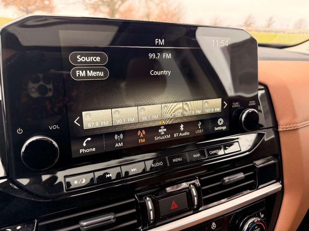 Nissan Pathfinder Vehicle Full-screen Gallery Image 13