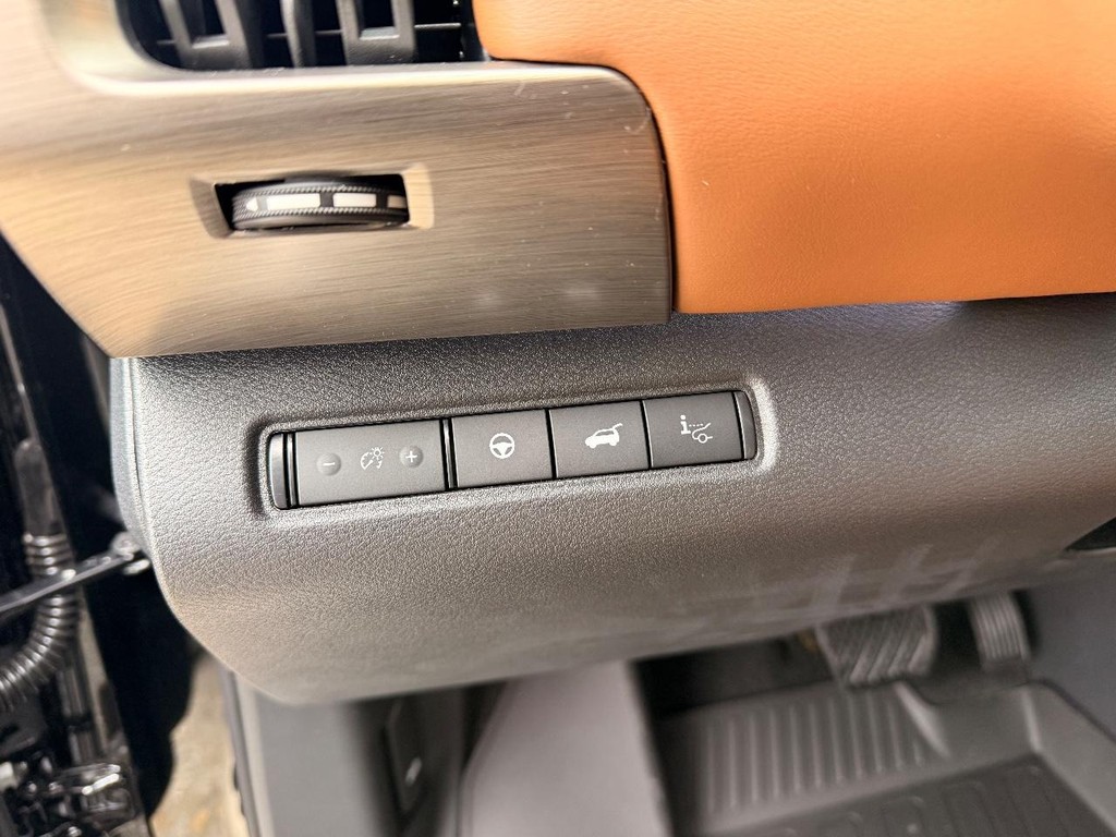 Nissan Pathfinder Vehicle Full-screen Gallery Image 17