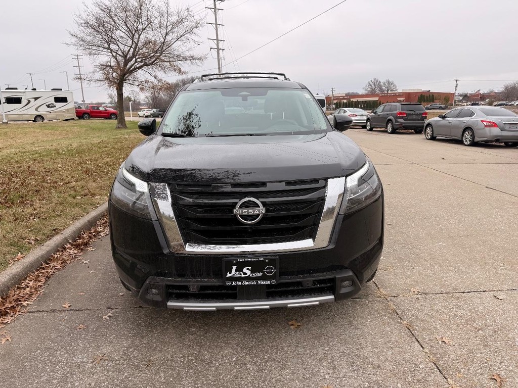 Nissan Pathfinder Vehicle Full-screen Gallery Image 33